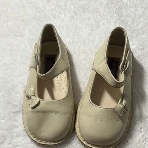 Glamour Cream Mary Jane Shoes with Bow